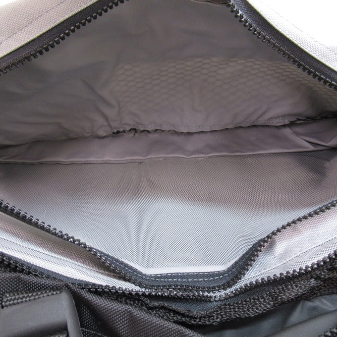 YAK PAK 90s Messenger Bag Black/Grey Size ONE SIZE
