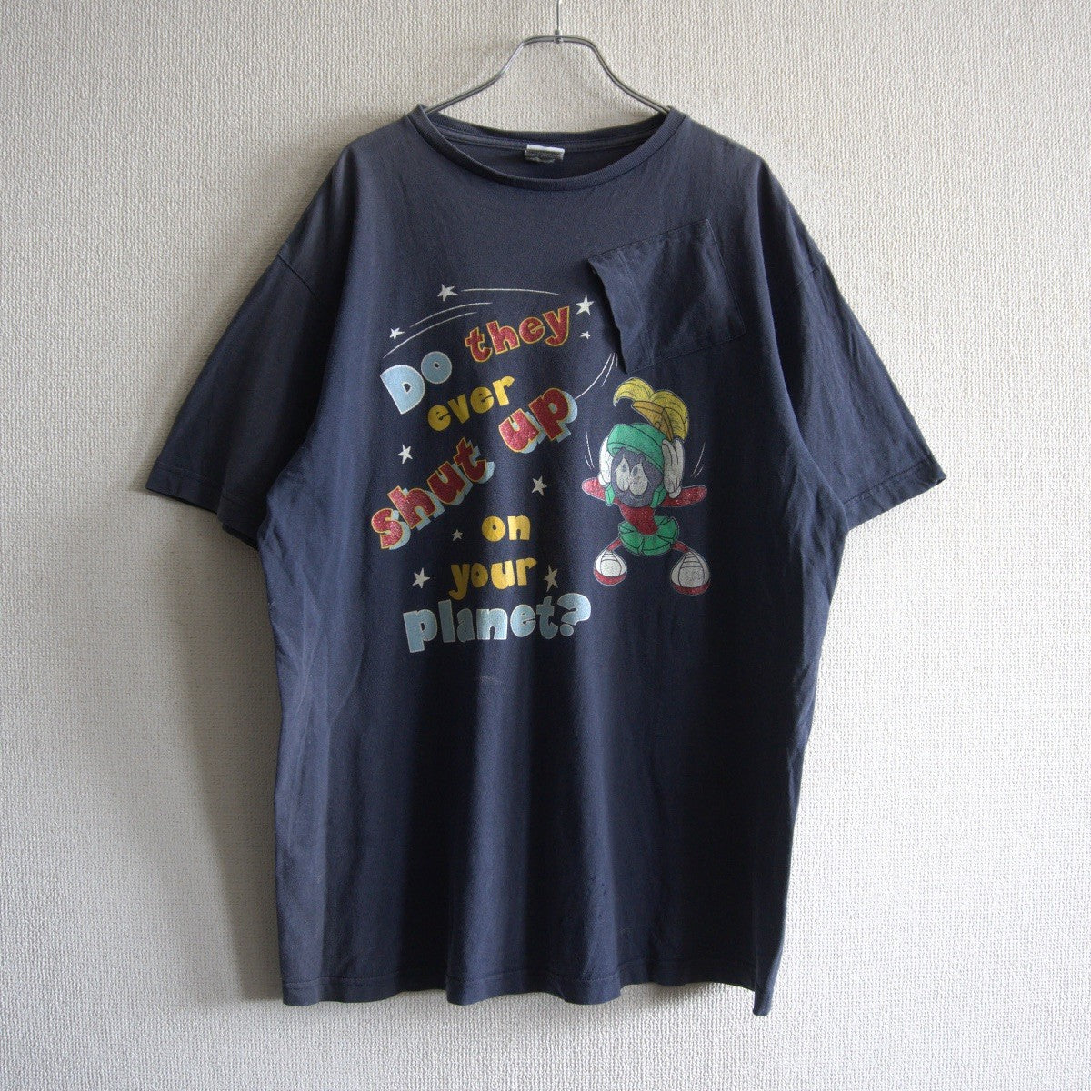 LOONEY TUNES Diagonal Pocket T-Shirt Size M