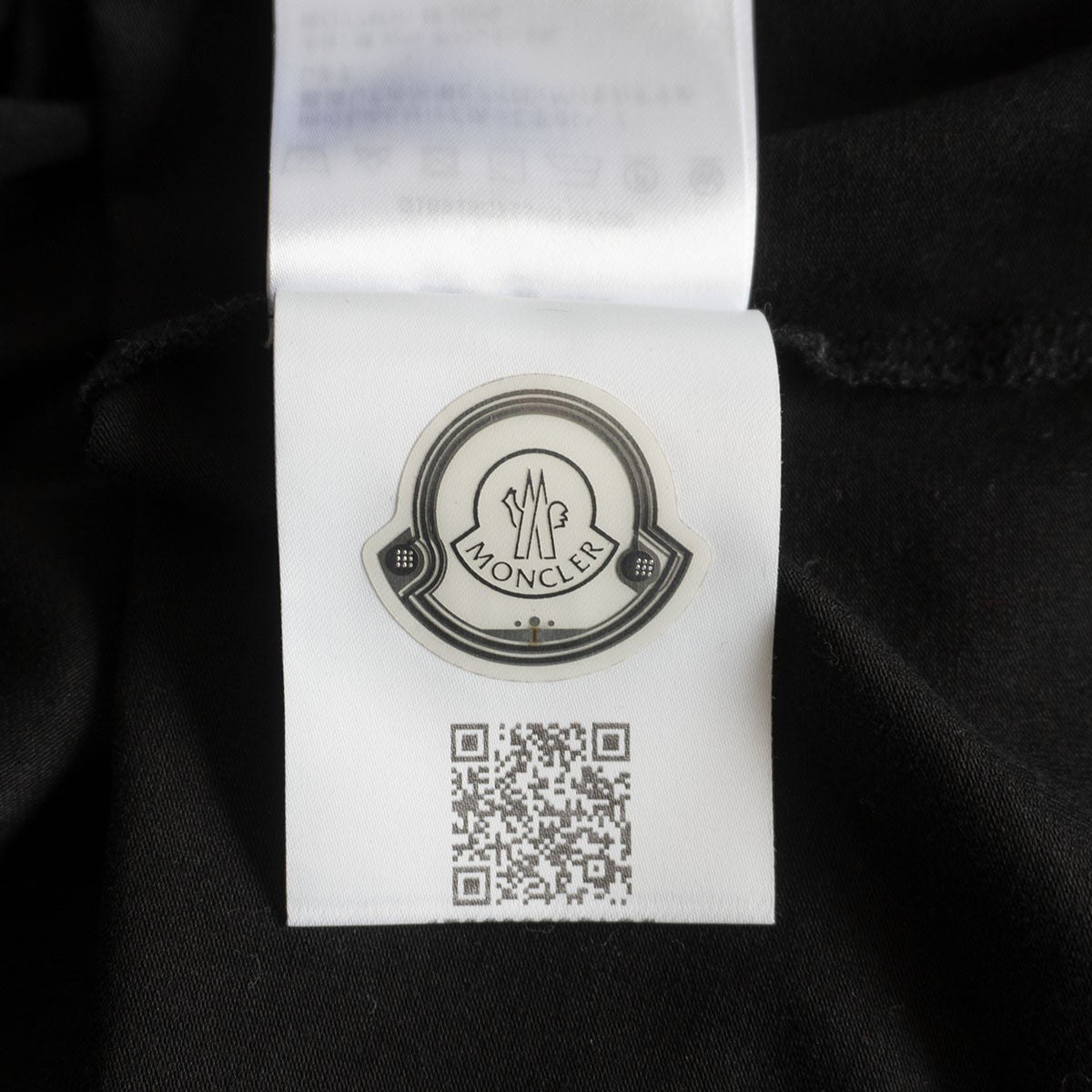 Moncler V-neck T-shirt Black Size M