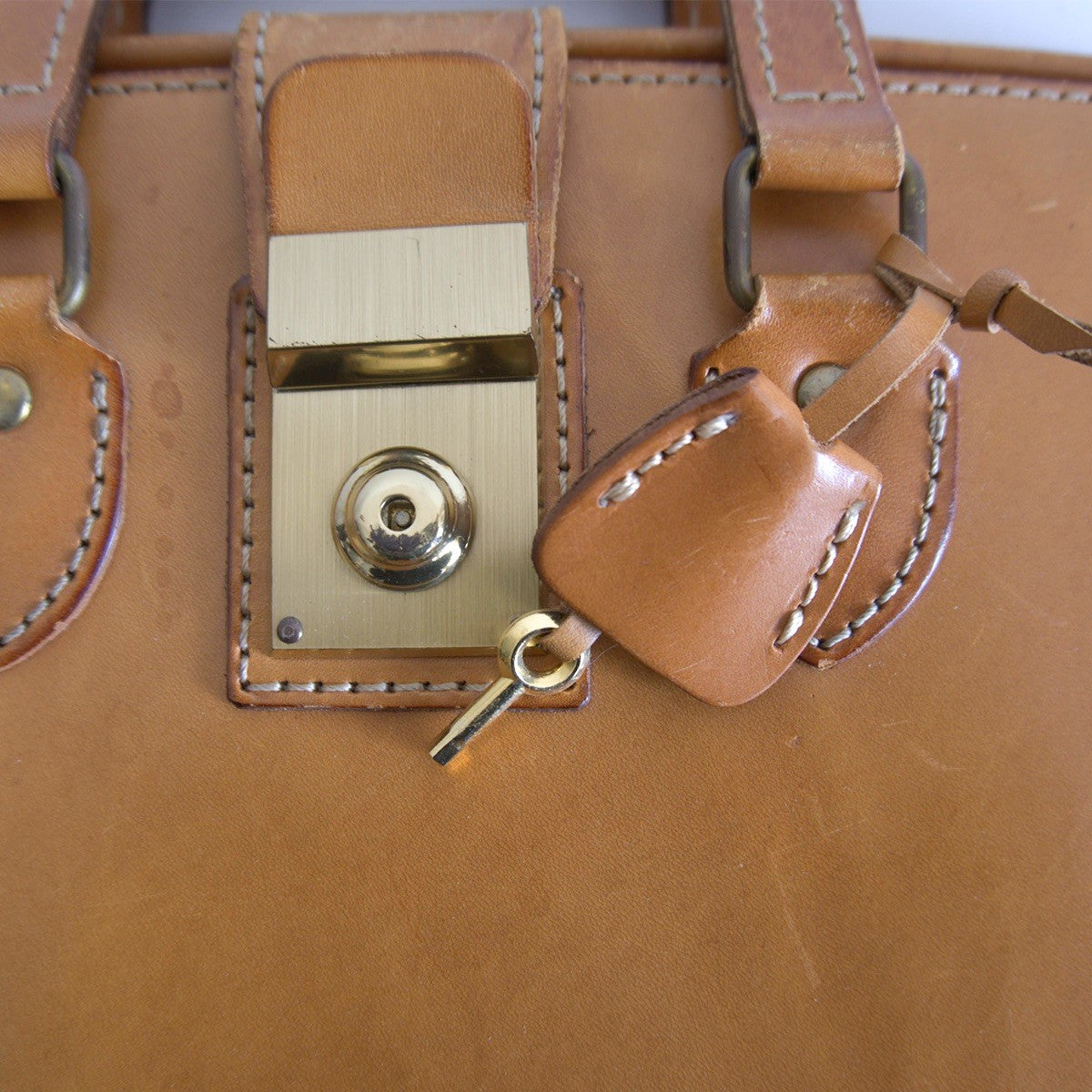 HERZ Two-Handle Leather Dalles Doctor's Bag Size ONE SIZE