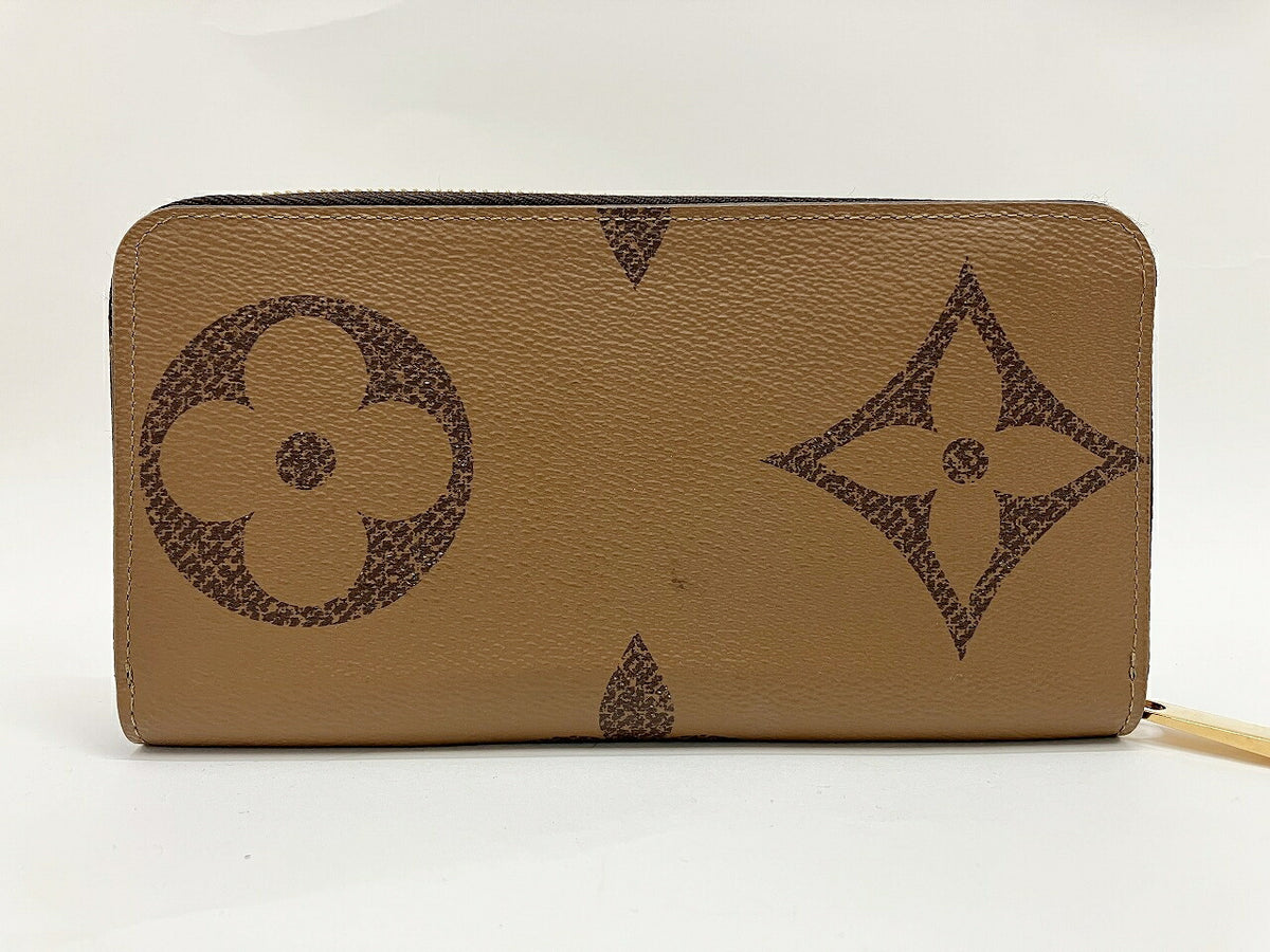 Louis Vuitton Monogram Giant Wallet Brown