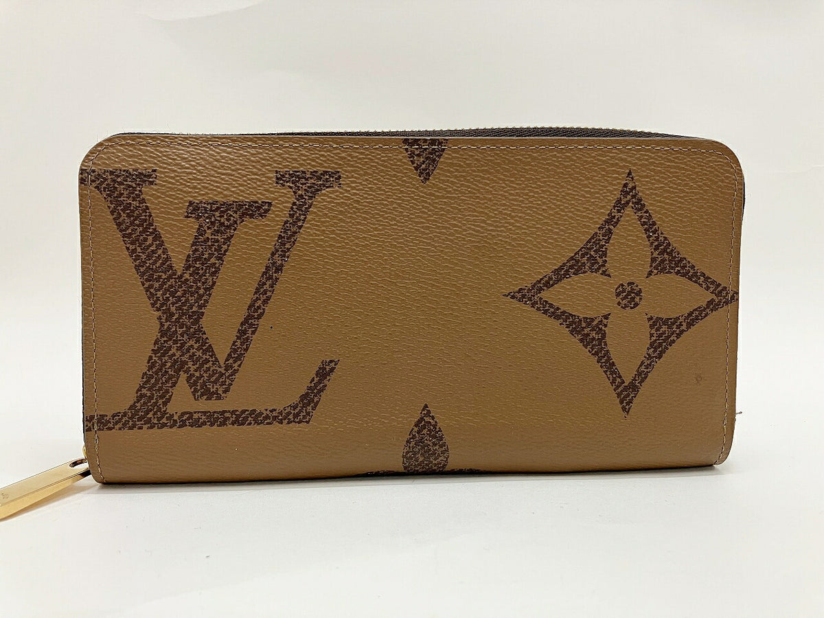 Louis Vuitton Monogram Giant Wallet Brown