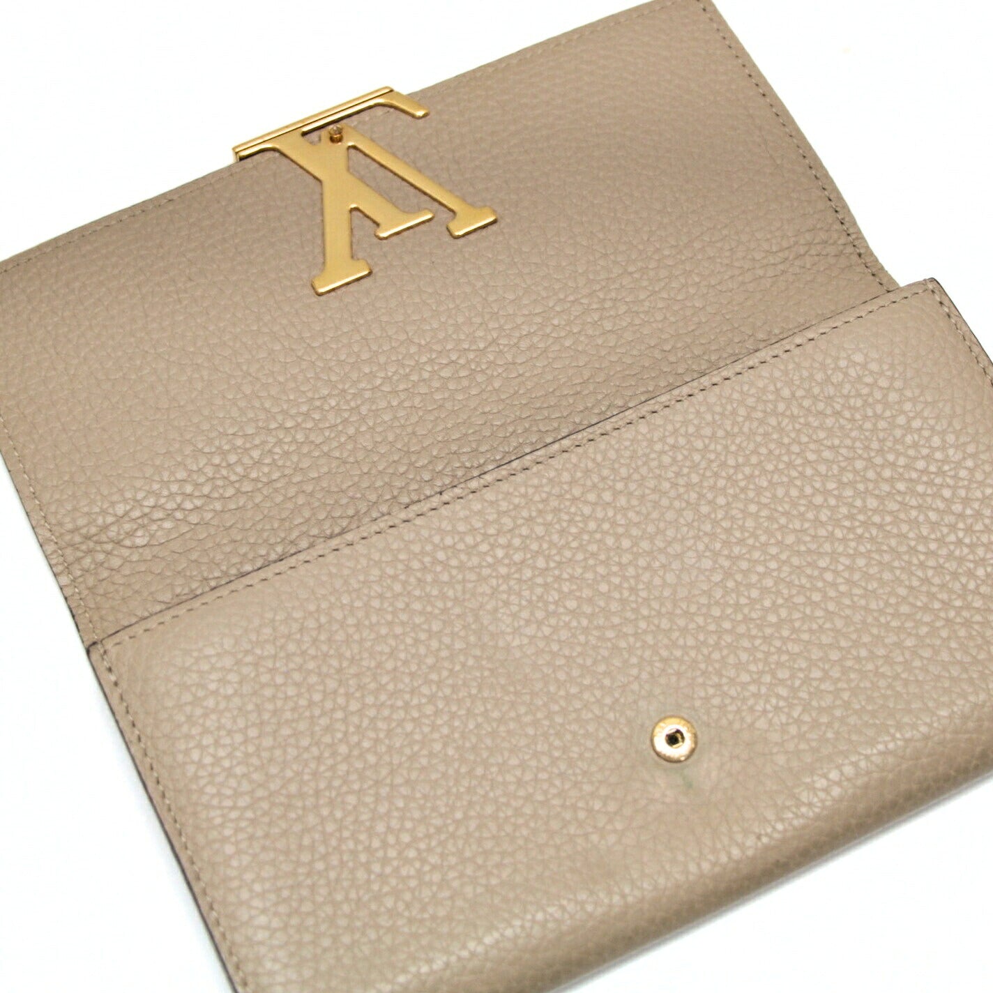 Louis Vuitton Capucines Taurillon Wallet Gray Size ONE SIZE