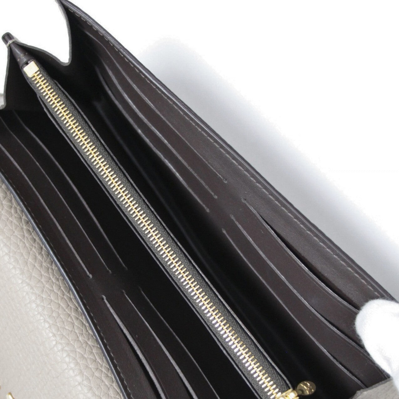 Louis Vuitton Capucines Taurillon Wallet Gray Size ONE SIZE