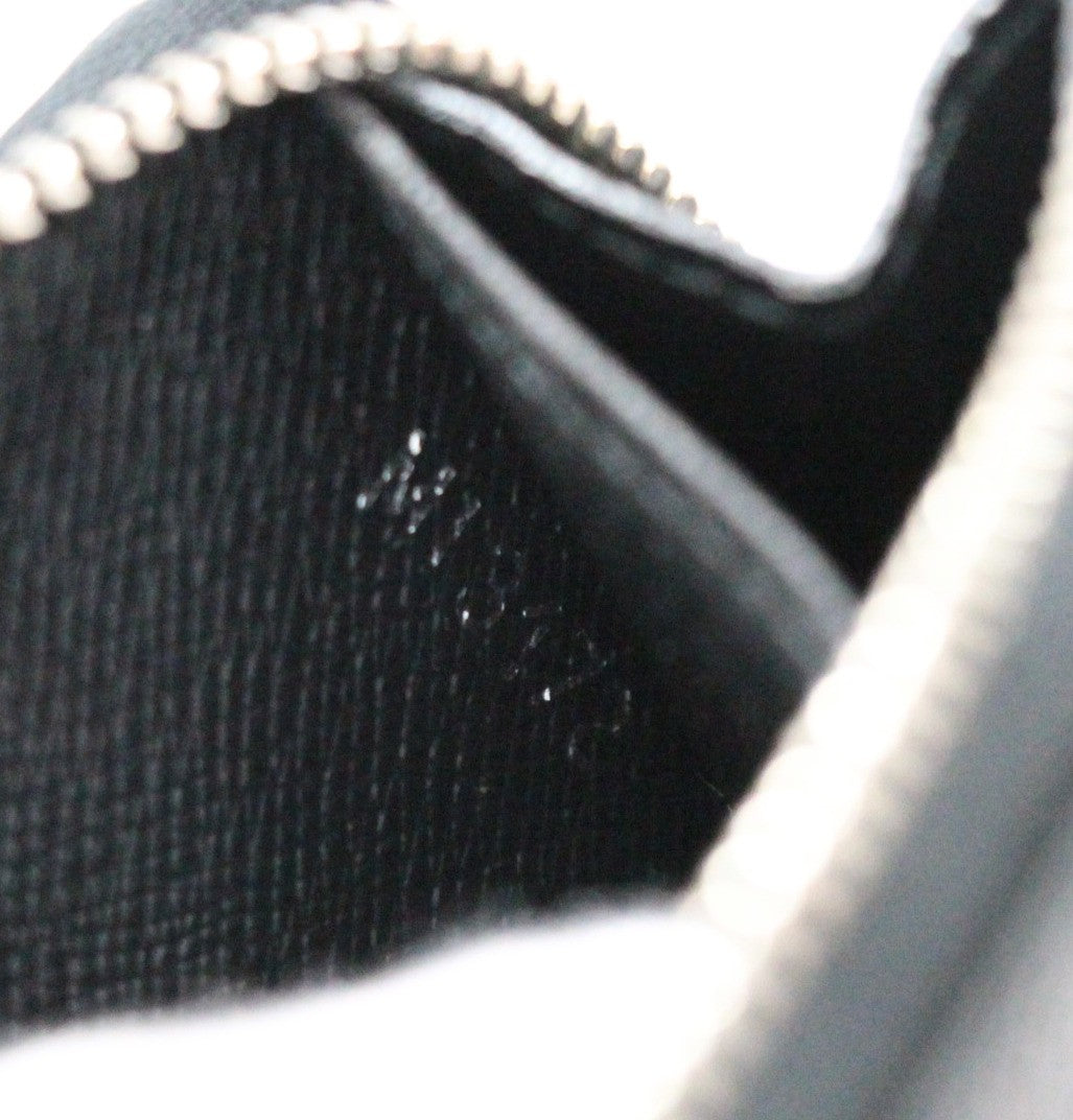 Louis Vuitton Zippy Damier Purse Black Size ONE SIZE