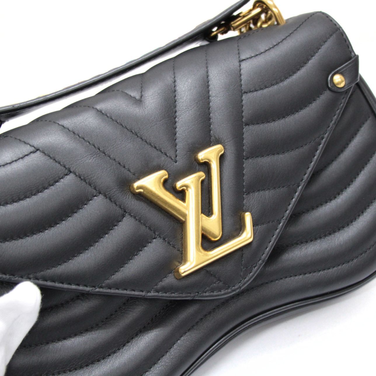 Louis Vuitton New Wave Chain Bag MM Bag Black Size ONE SIZE