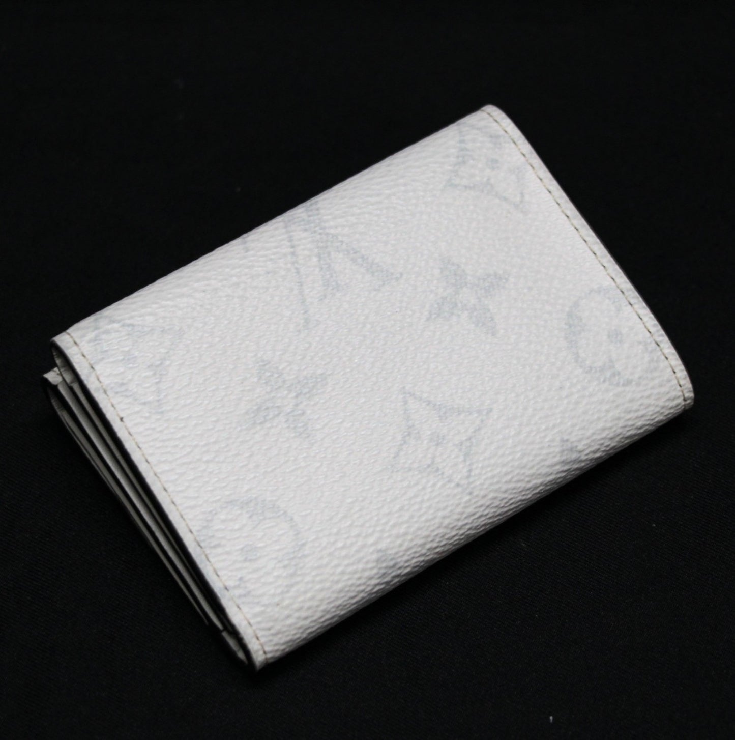 Louis Vuitton Discovery Compact Wallet White Size ONE SIZE