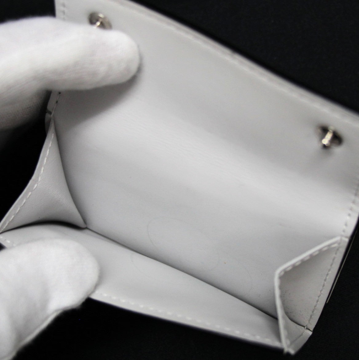 Louis Vuitton Discovery Compact Wallet White Size ONE SIZE
