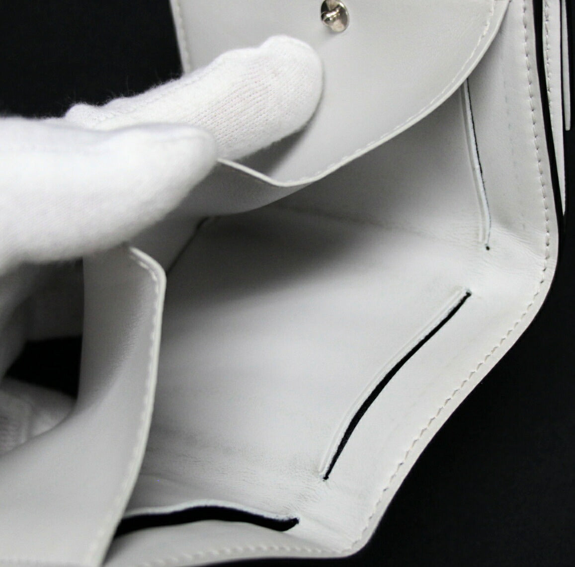 Louis Vuitton Discovery Compact Wallet White Size ONE SIZE