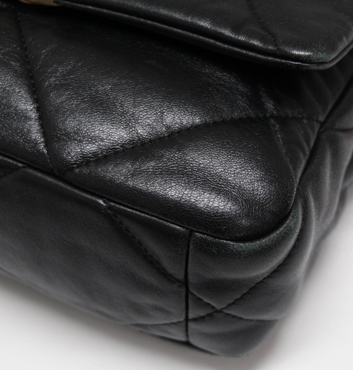 CHANEL Chanel 19 Matelasse Lambskin Bag Black Size ONE SIZE