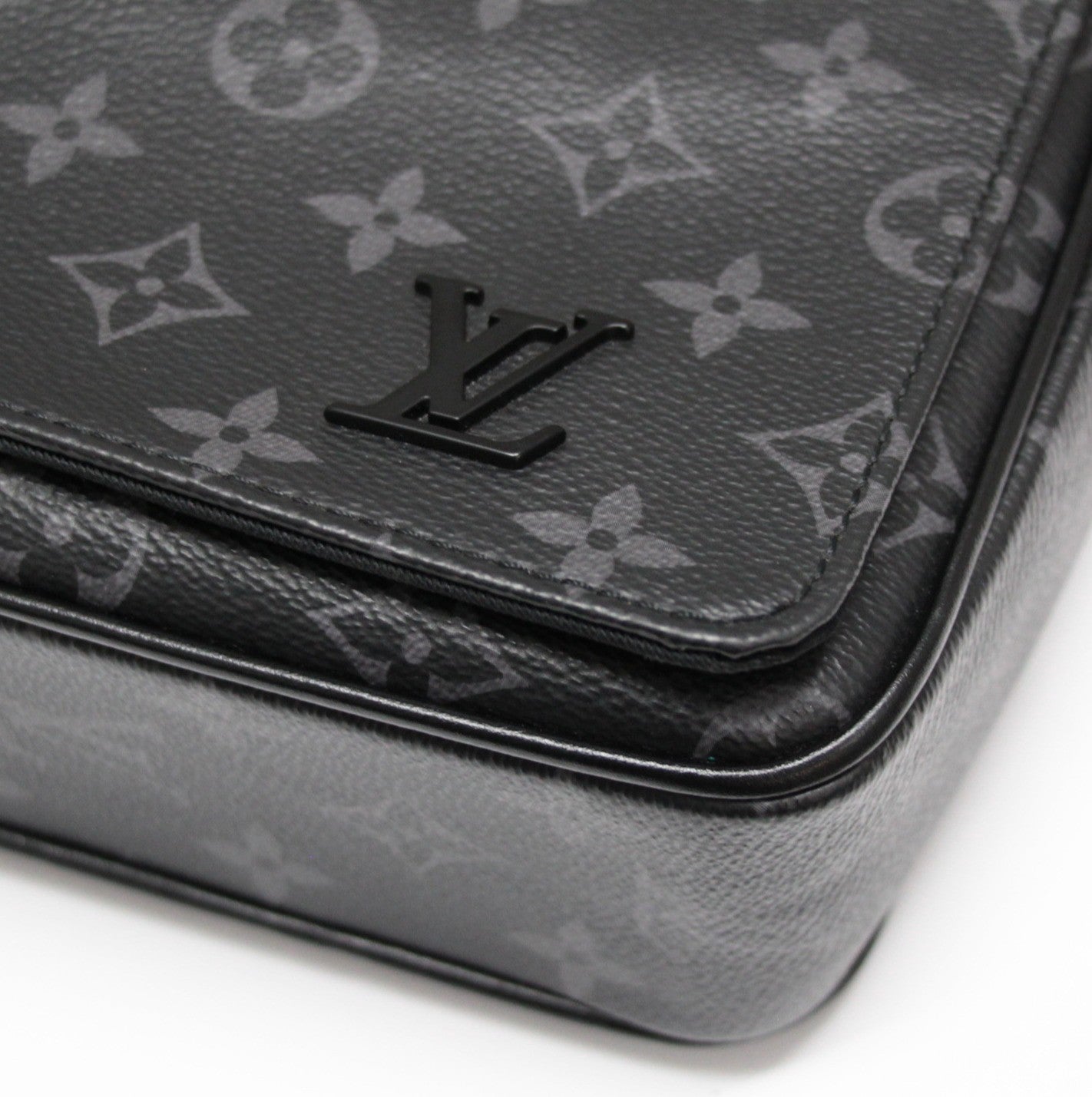 Louis Vuitton District PM Shoulder Bag Size ONE SIZE