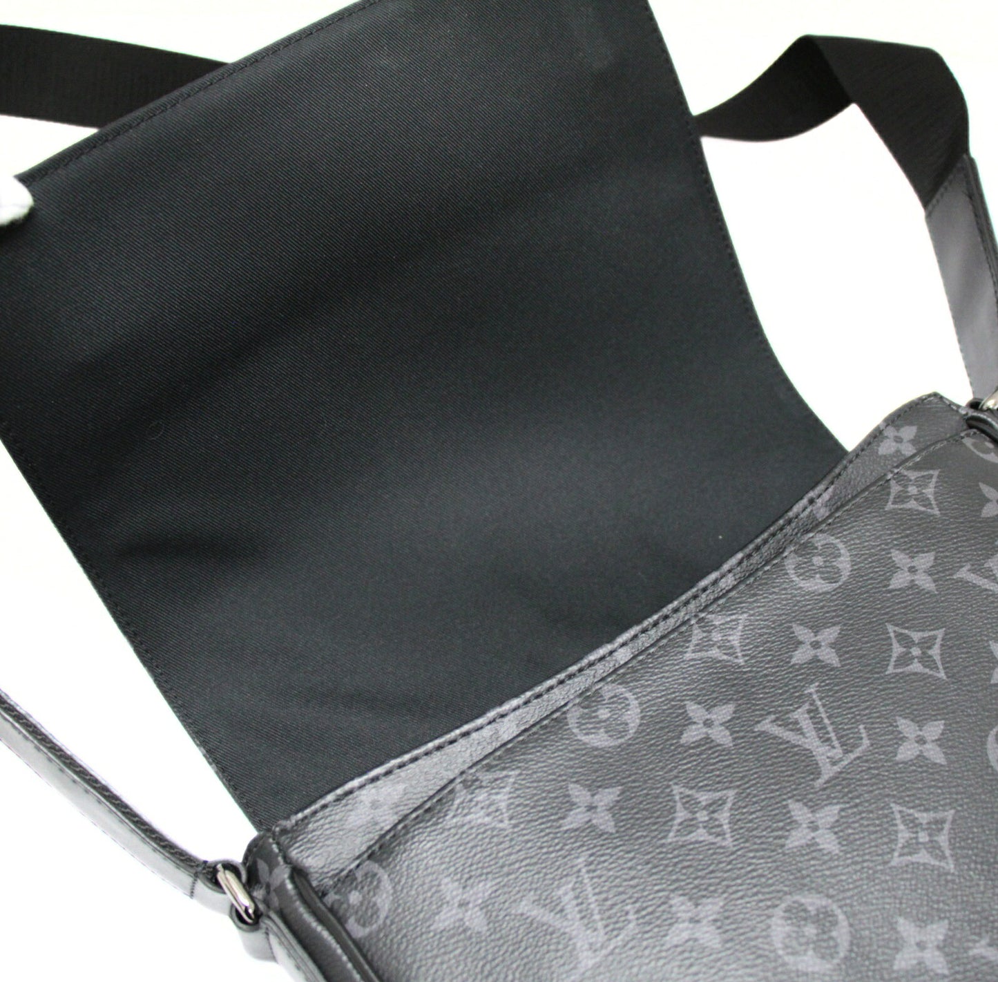 Louis Vuitton District PM Shoulder Bag Size ONE SIZE