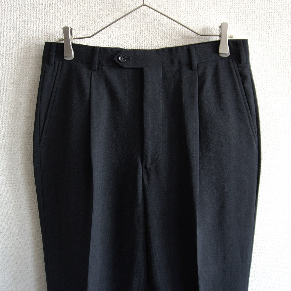 ARMANI COLLEZIONI Spring/Summer 1-Tuck Stripe Slacks Size 40