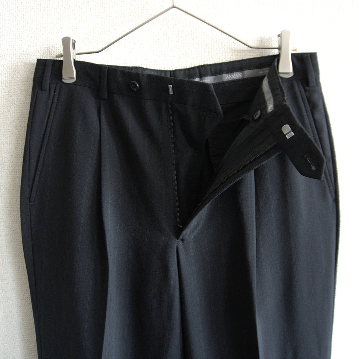 ARMANI COLLEZIONI Spring/Summer 1-Tuck Stripe Slacks Size 40