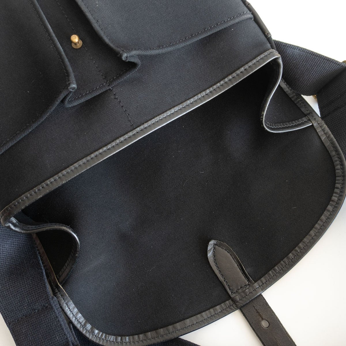 BRADY STOUR Shoulder Bag Black