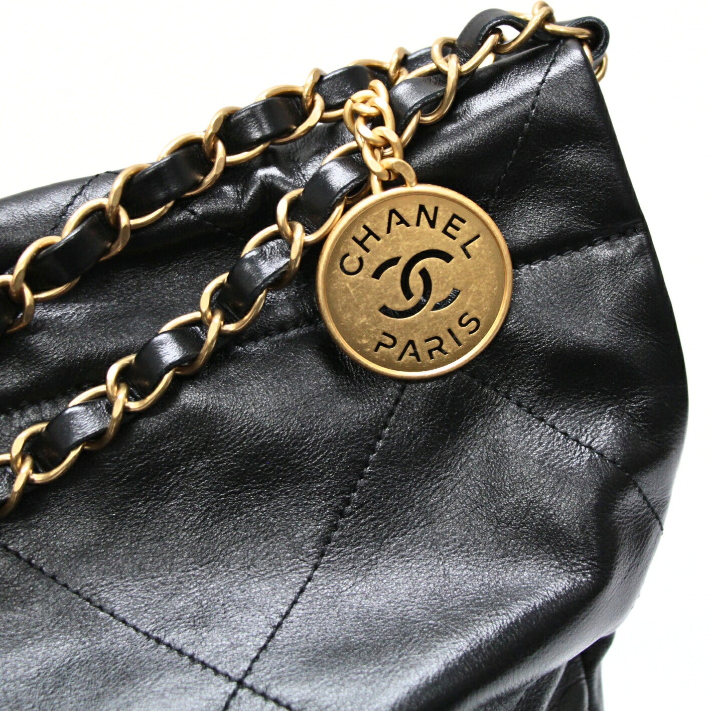 CHANEL 22 Large Shiny Calfskin Chain Bag Black Size ONE SIZE
