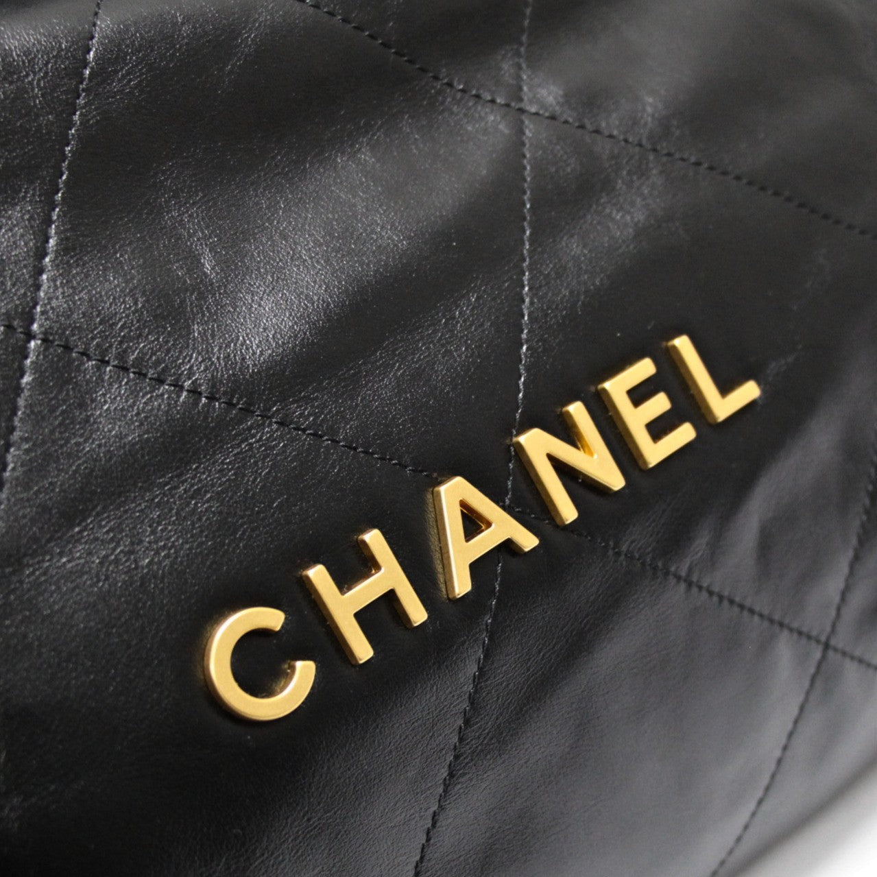 CHANEL 22 Large Shiny Calfskin Chain Bag Black Size ONE SIZE