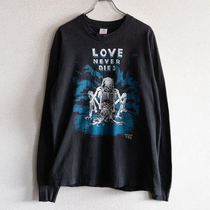 LOVE NEVER DIES Tee 90S LOVE NEVER DIES Tee T-Shirt Size L
