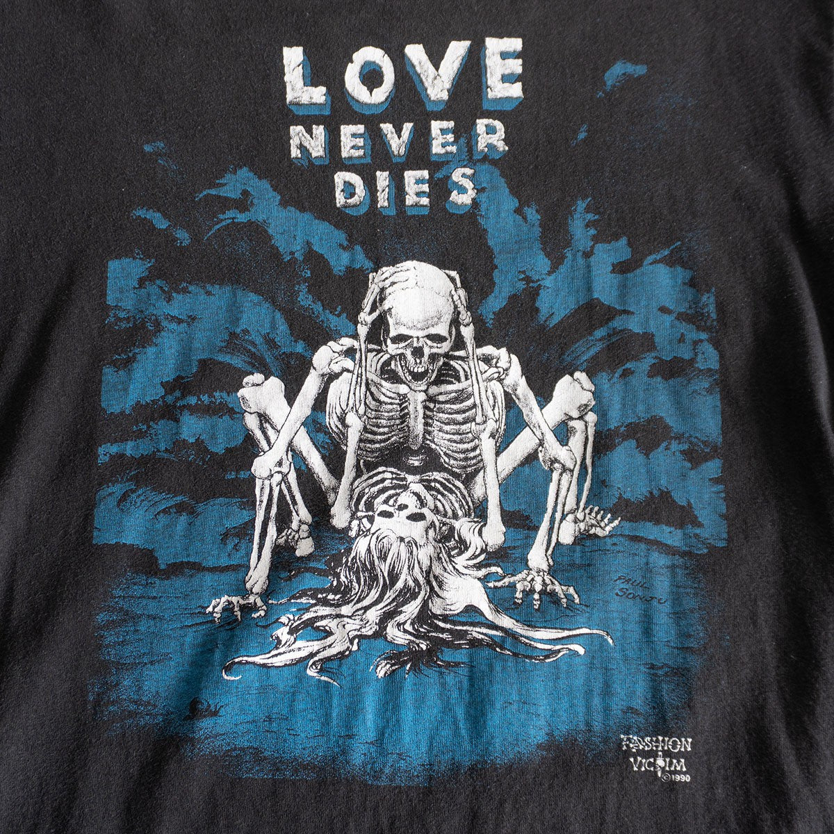 LOVE NEVER DIES Tee 90S LOVE NEVER DIES Tee T-Shirt Size L