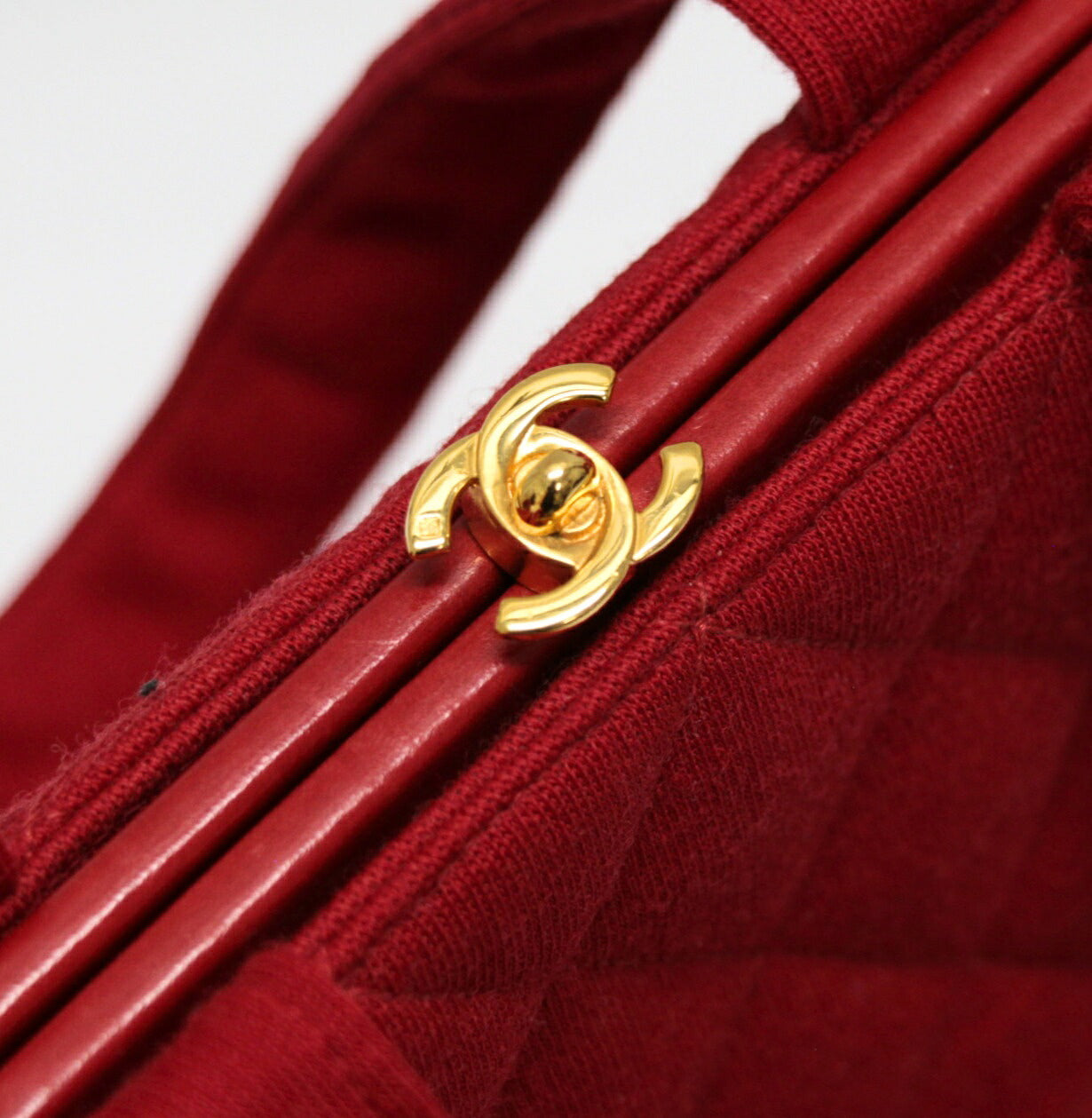 CHANEL Vintage Matelasse Kiss-lock Handbag Size ONE SIZE