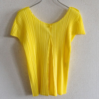 PLEATS PLEASE Pleated knit top T-Shirt Size 3