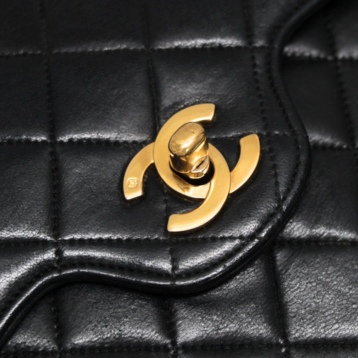 CHANEL Vintage Matelasse 25 Lambskin Chain Bag Size ONE SIZE