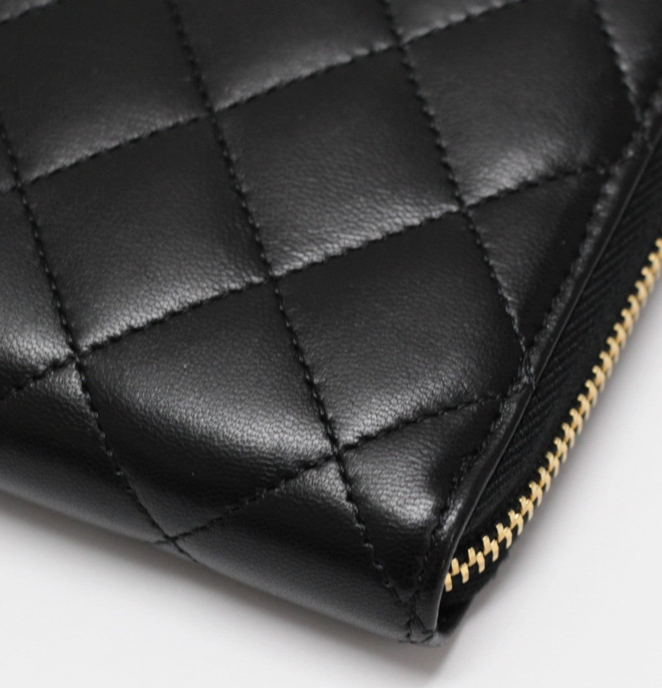 CHANEL Matelasse Lambskin Round Long Wallet Size ONE SIZE