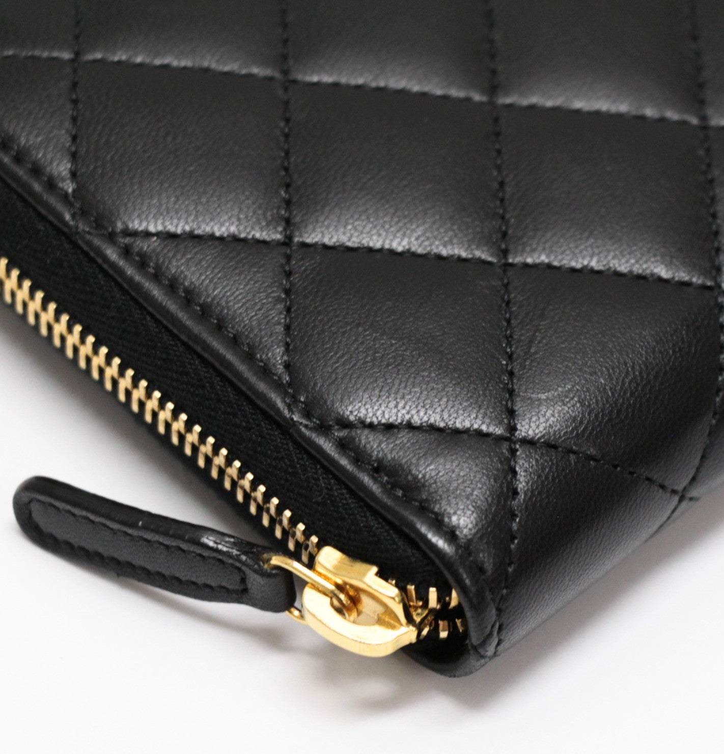 CHANEL Matelasse Lambskin Round Long Wallet Size ONE SIZE