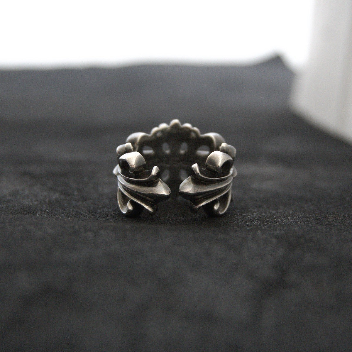 Chrome Hearts DBL FLRL CRS RING