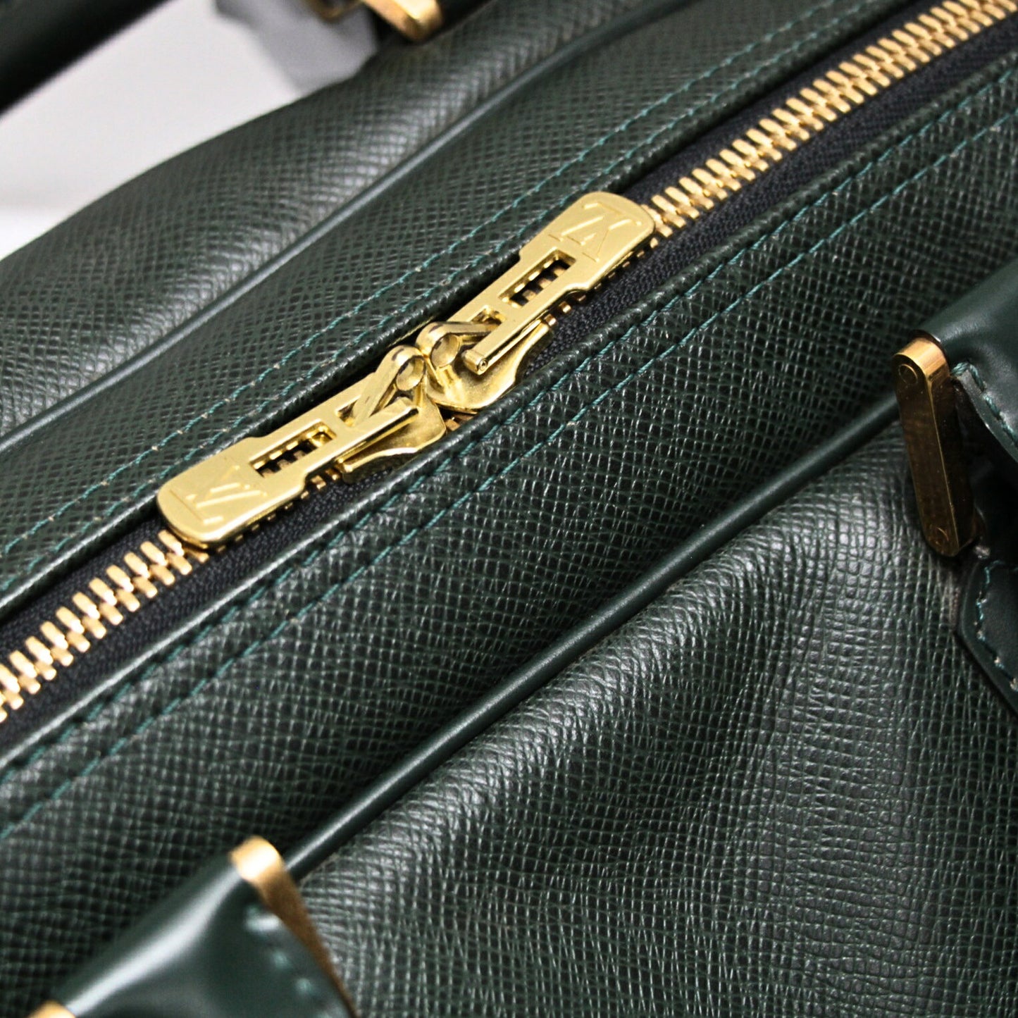 LOUIS VUITTON Kendall PM Taiga Bag Green Size ONE SIZE