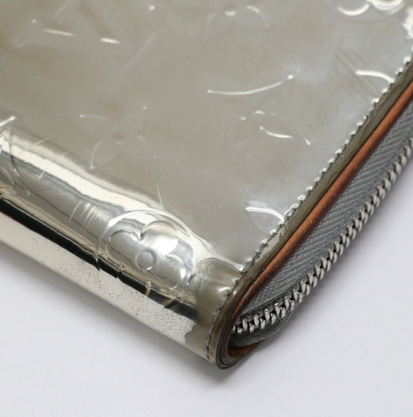 Louis Vuitton Zippy Vertical Wallet Silver Size ONE SIZE