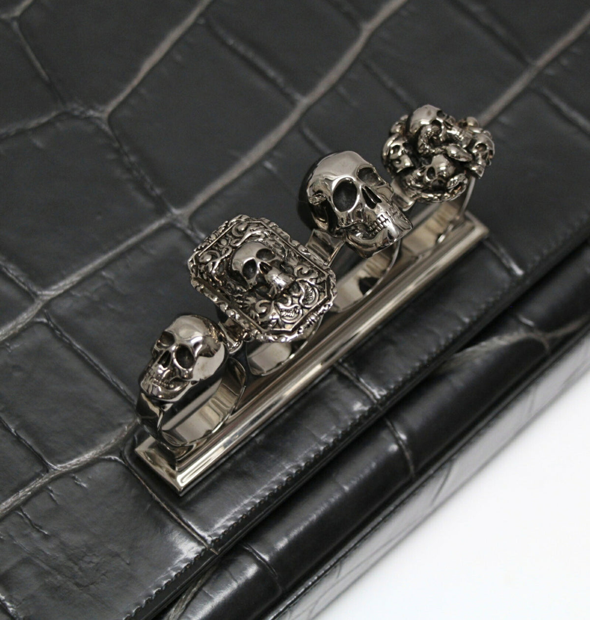AlexanderMcQUEEN 4 Ring Skull Knuckle Shoulder Bag Black