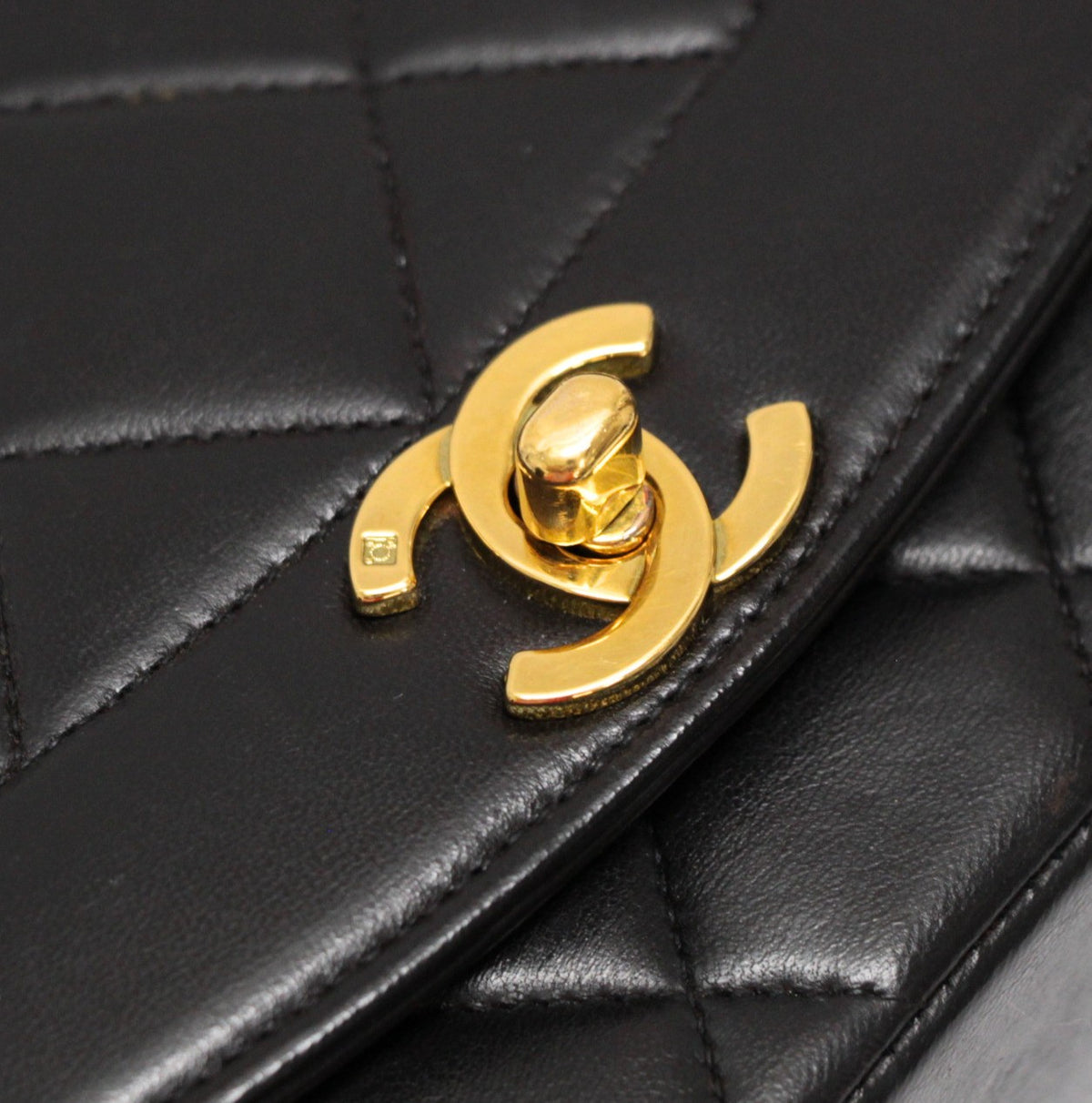 CHANEL Diana 22 Lambskin Single Bag Black