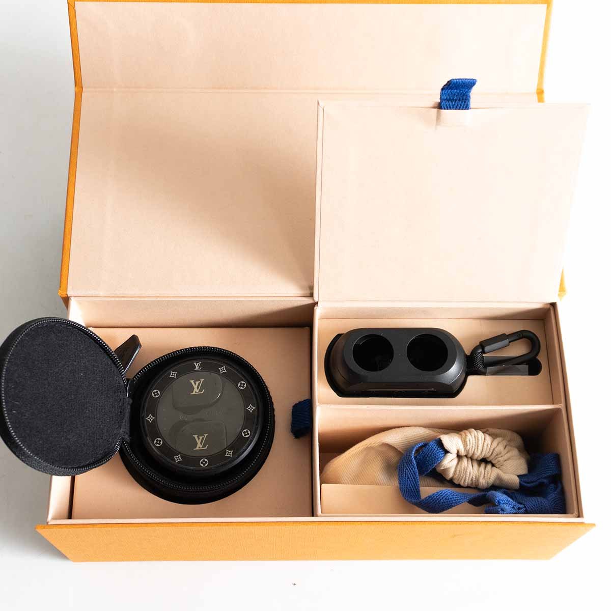 LOUIS VUITTON Horizon Black Monogram Earphones QAB010