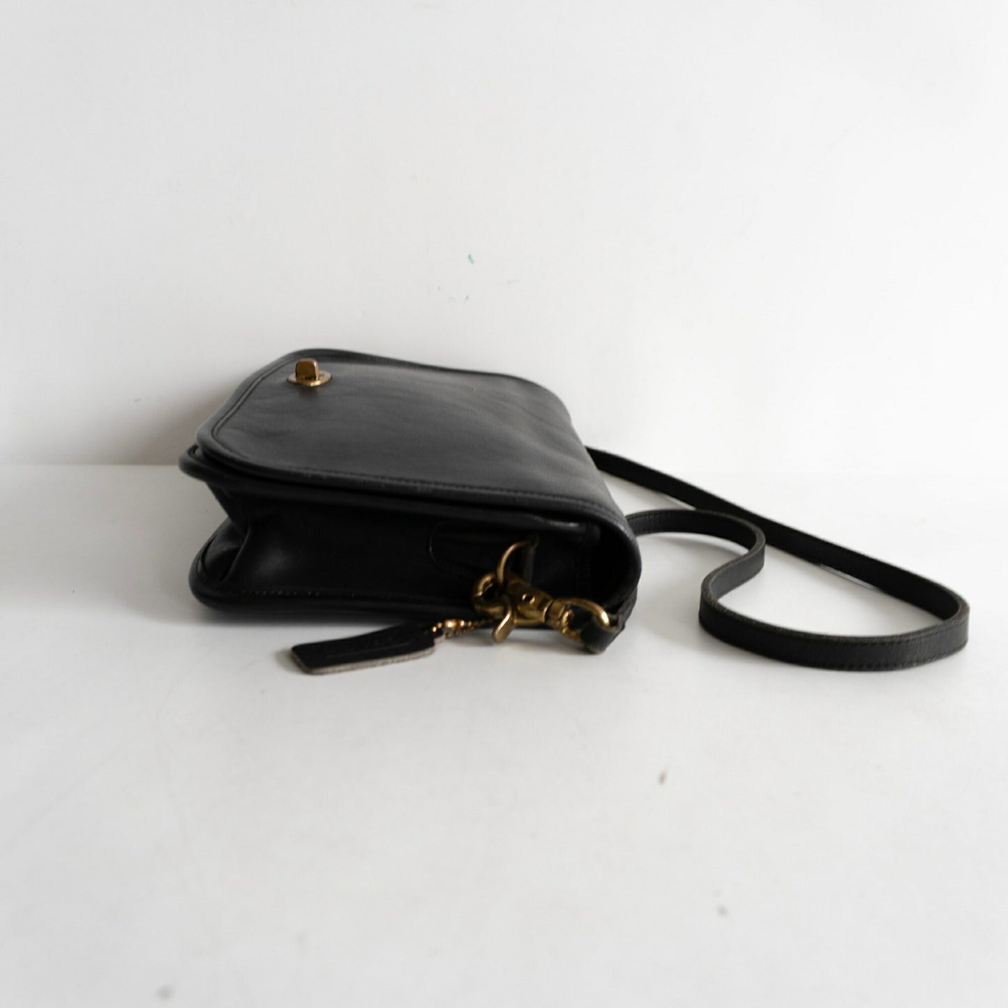 OLD COACH Leather Turn-Lock Shoulder Bag Black Size ONE SIZE
