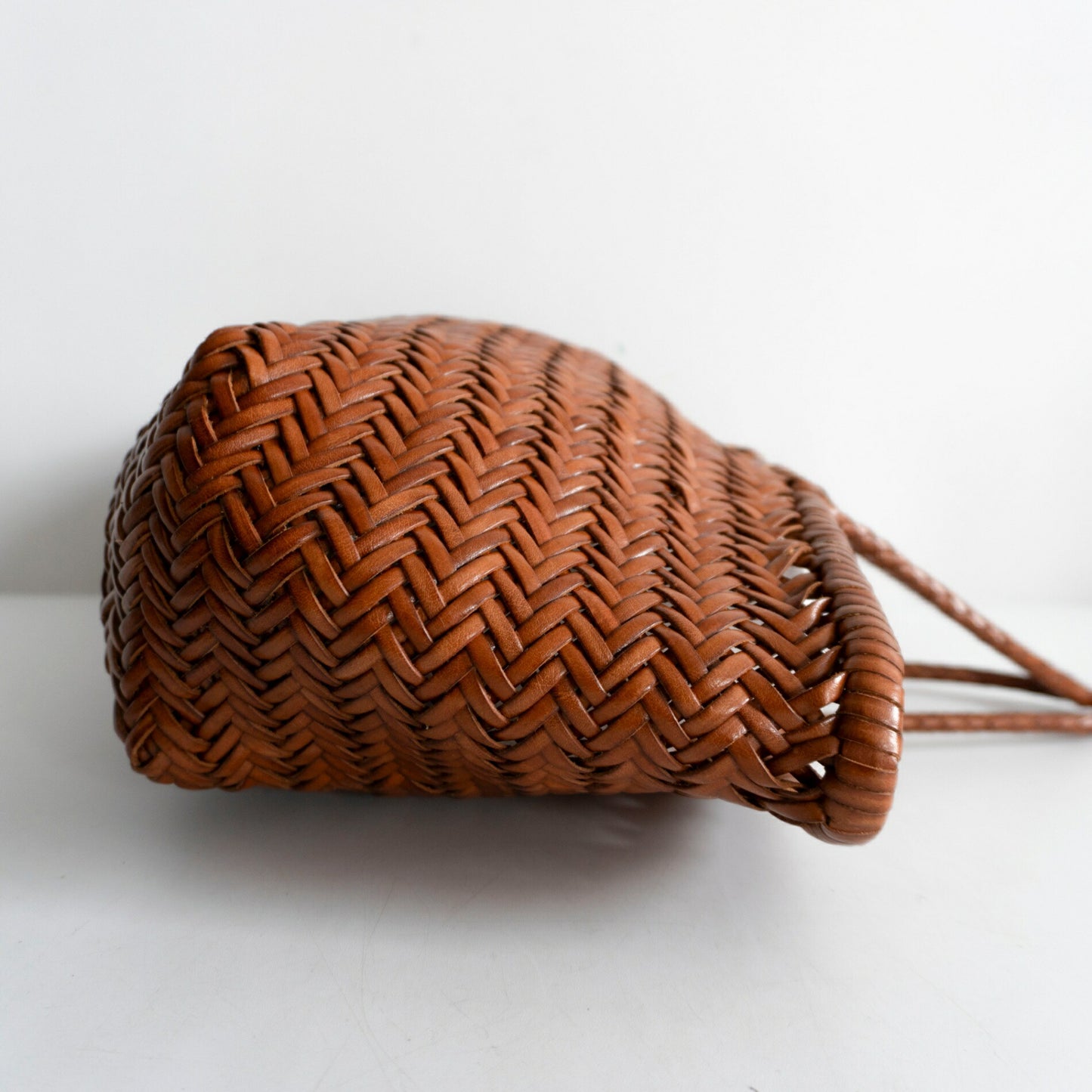 DRAGON Woven Leather Mesh Hand Bag Size ONE SIZE