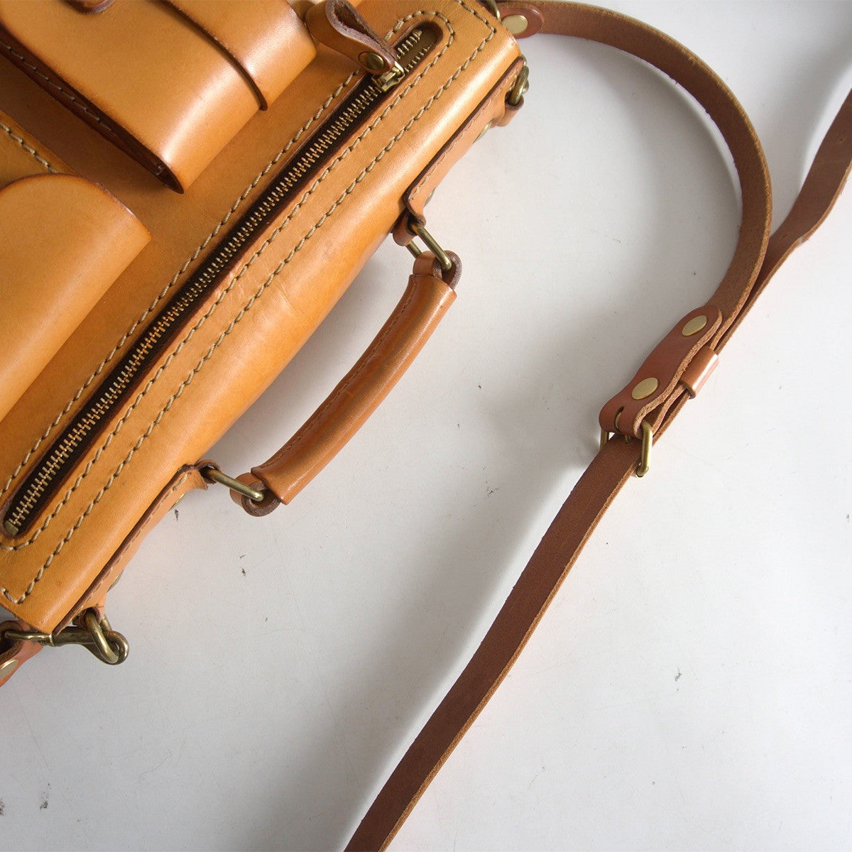 HERZ Leather Front 3-Pocket 2-Way Bag Size ONE SIZE