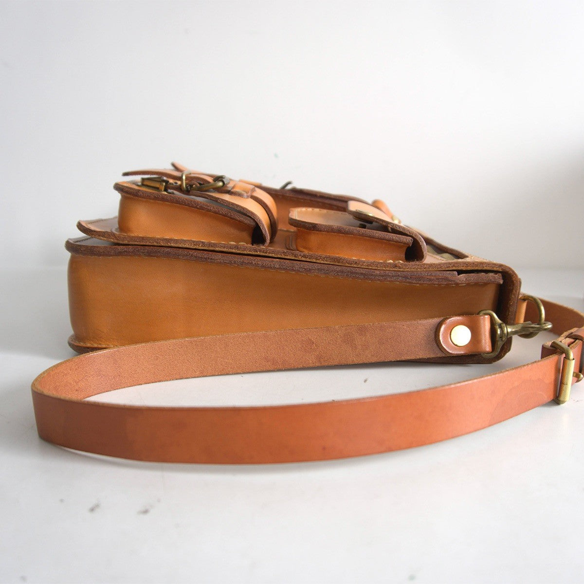 HERZ Leather Front 3-Pocket 2-Way Bag Size ONE SIZE