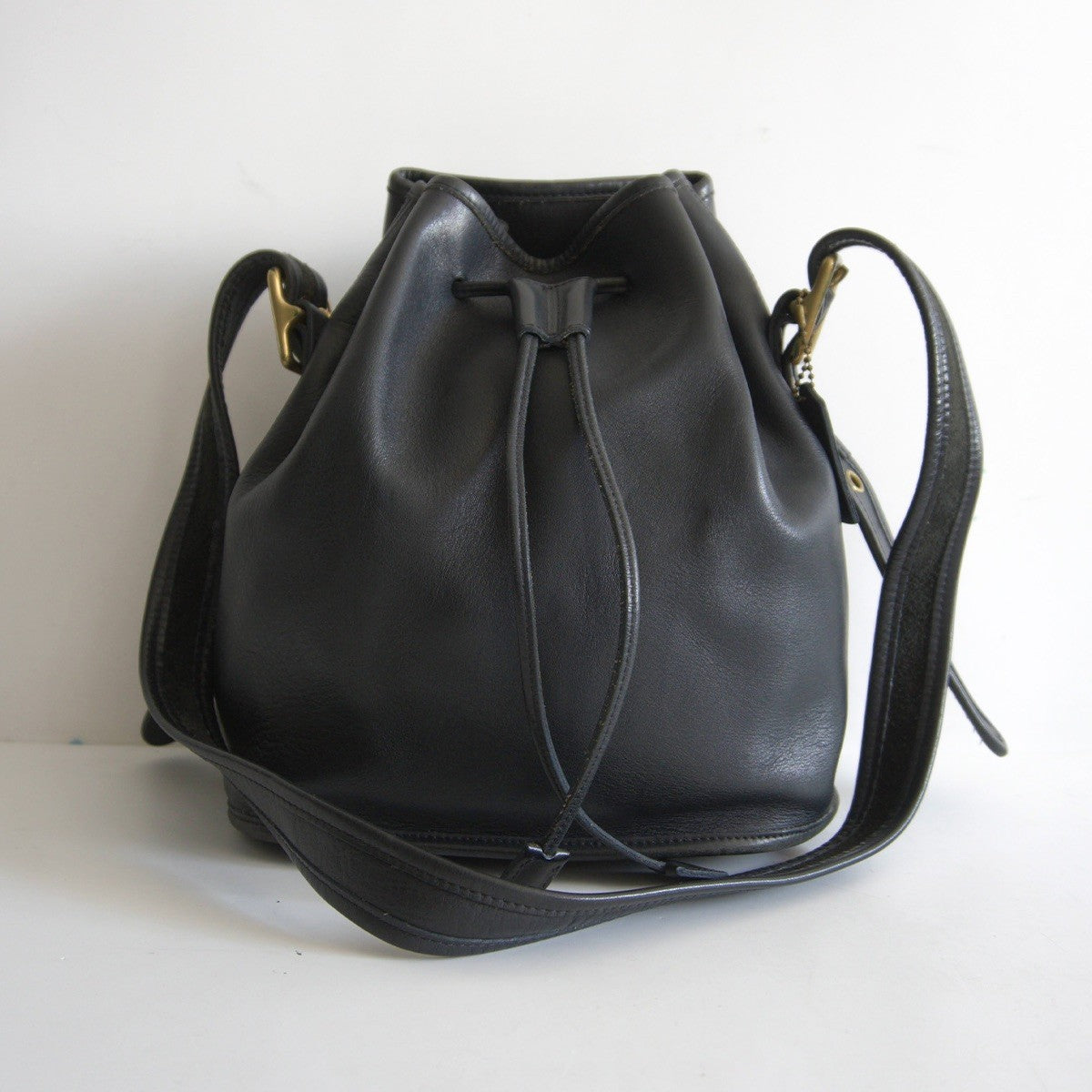 OLD COACH Leather Drawstring Bucket Bag Black Size ONE SIZE