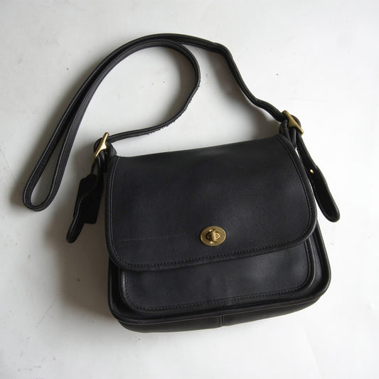 OLD COACH Leather Turnlock Shoulder Bag Black Size ONE SIZE