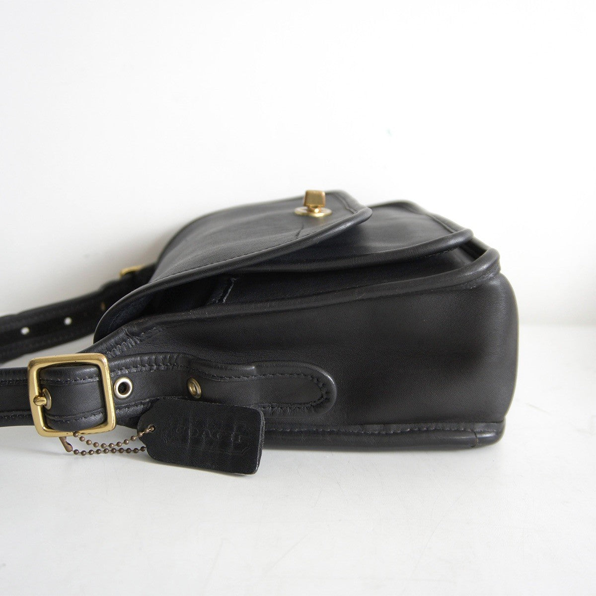 OLD COACH Leather Turnlock Shoulder Bag Black Size ONE SIZE