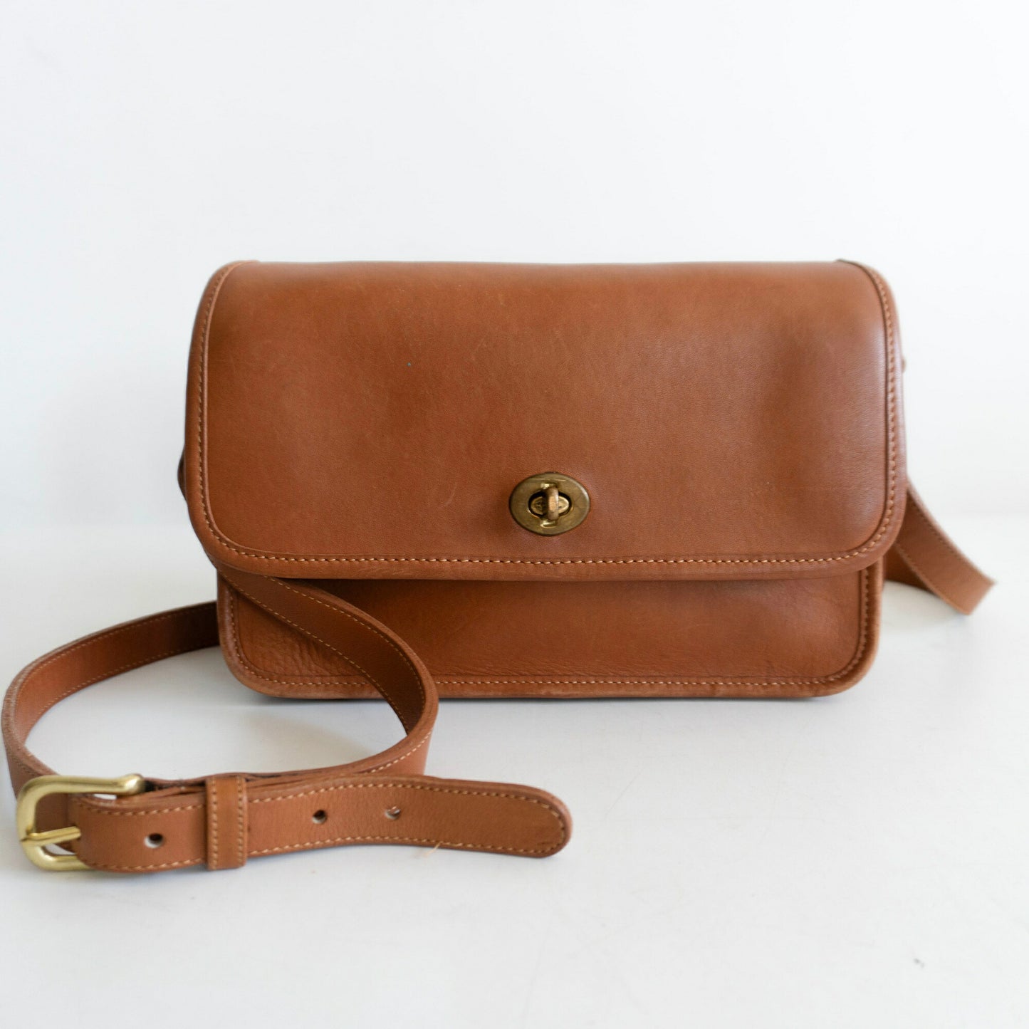 OLD COACH Leather Turnlock Shoulder ONE SIZE Shoulder Bag Size ONE SIZE
