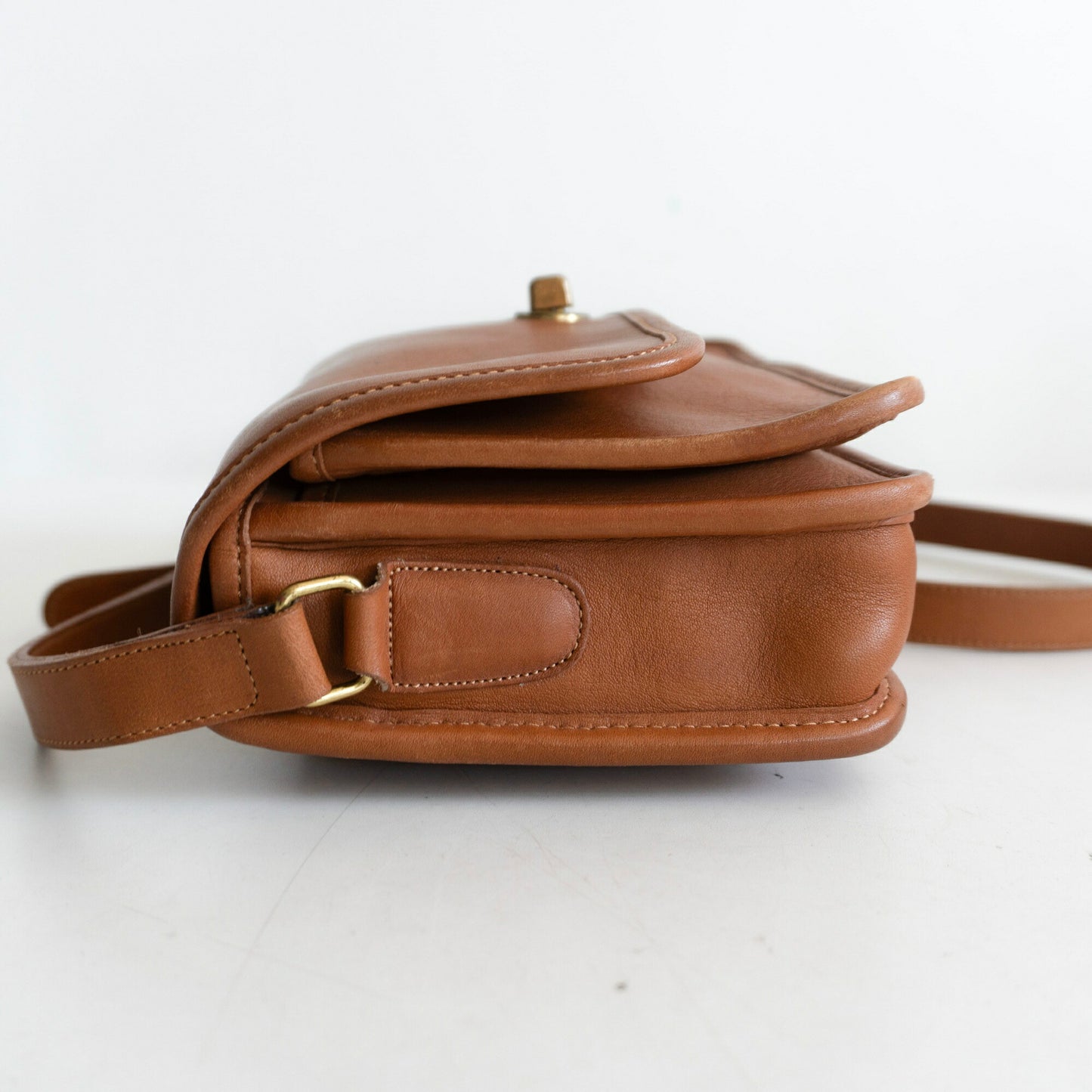 OLD COACH Leather Turnlock Shoulder ONE SIZE Shoulder Bag Size ONE SIZE