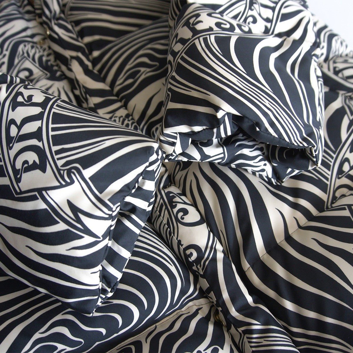 DRESS CAMP Zebra Down Jacket Size 46