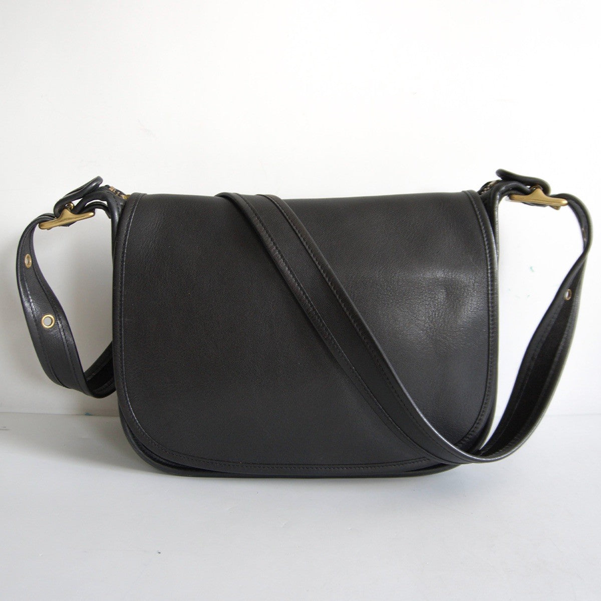 OLD COACH Black Flap Glove Shoulder Bag Size ONE SIZE