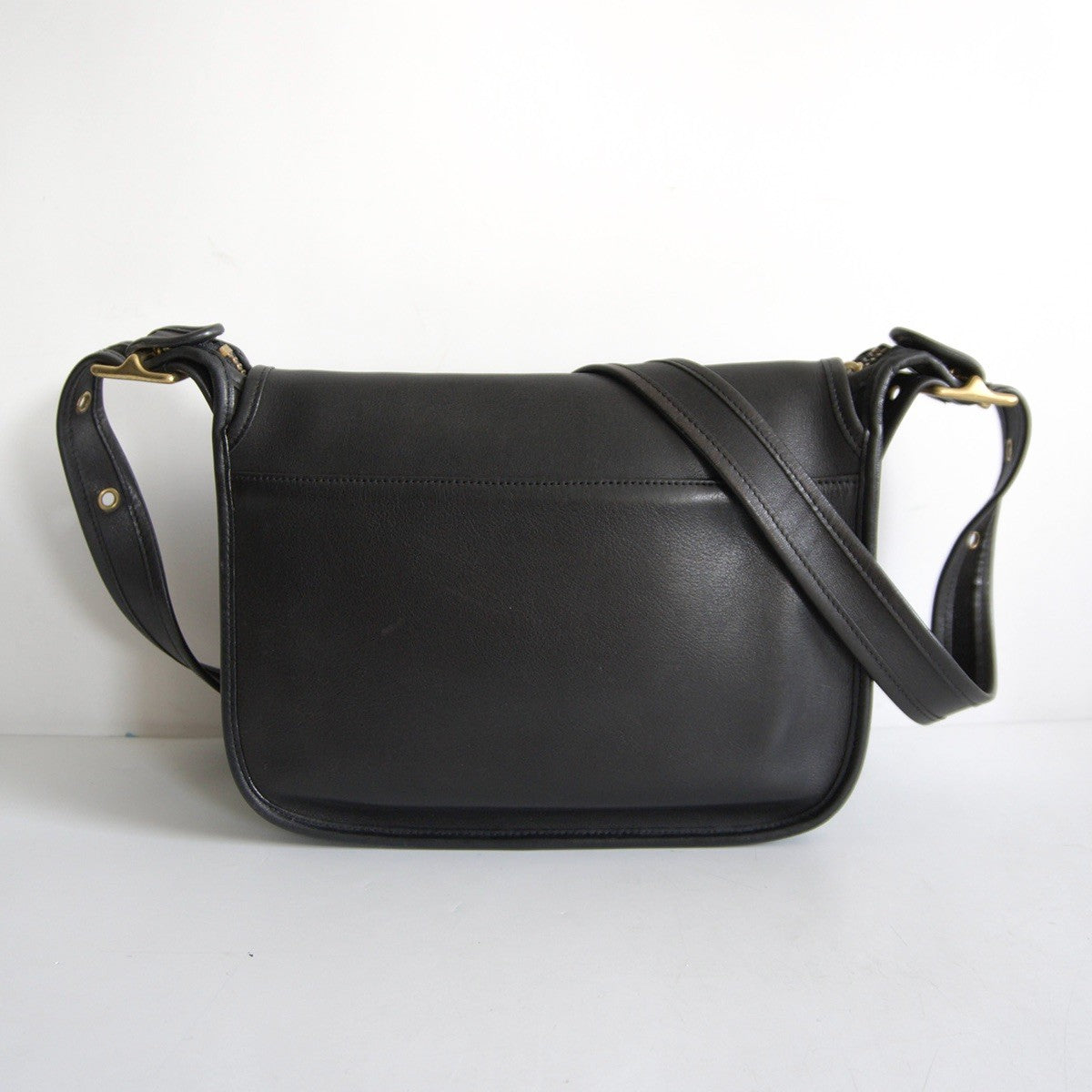 OLD COACH Black Flap Glove Shoulder Bag Size ONE SIZE