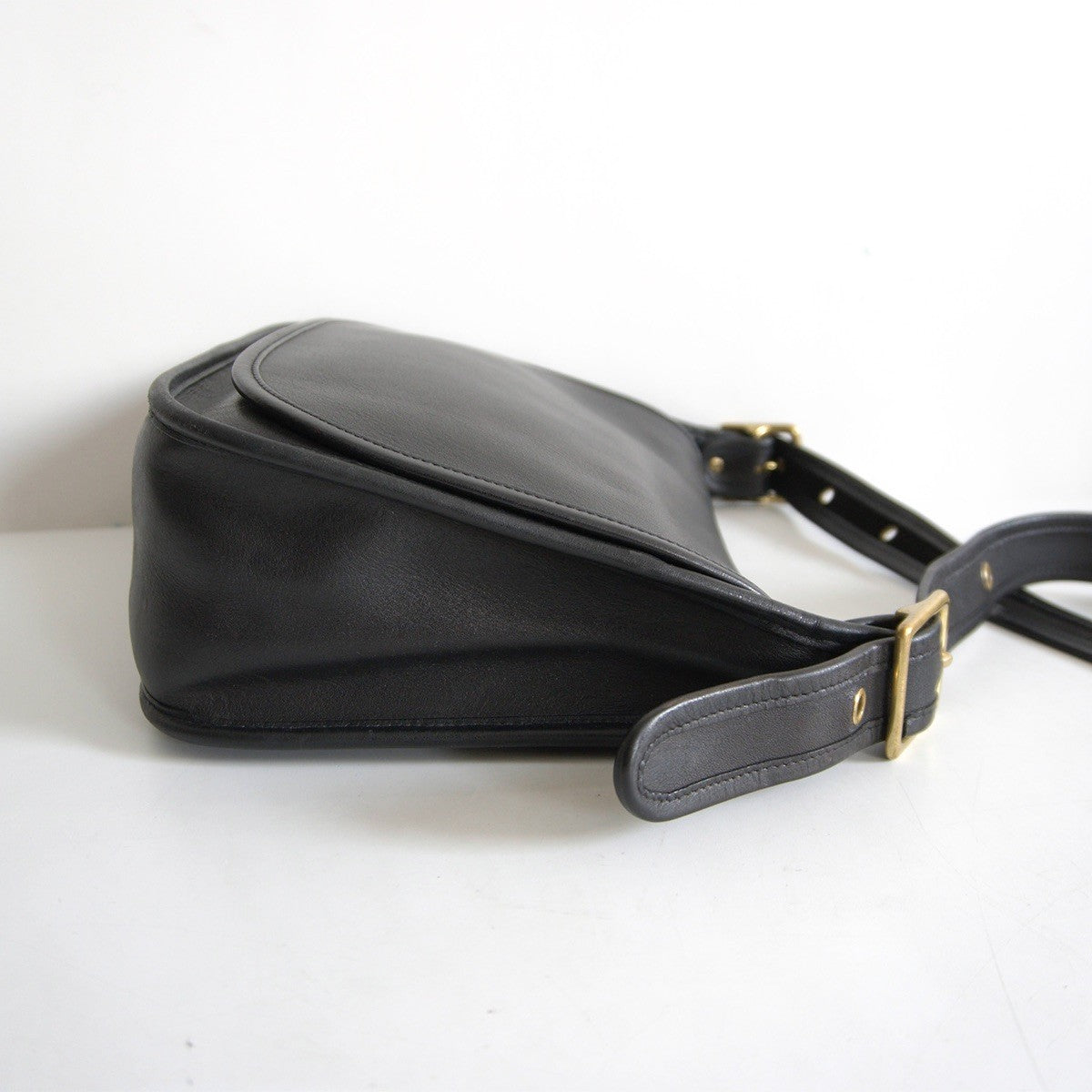 OLD COACH Black Flap Glove Shoulder Bag Size ONE SIZE