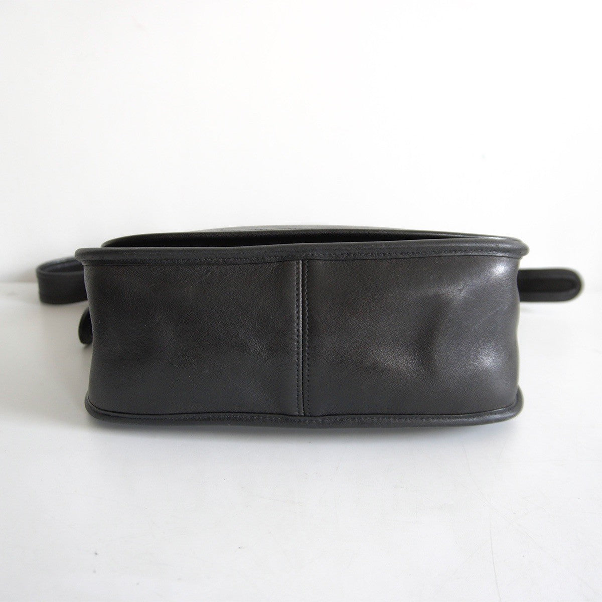 OLD COACH Black Flap Glove Shoulder Bag Size ONE SIZE