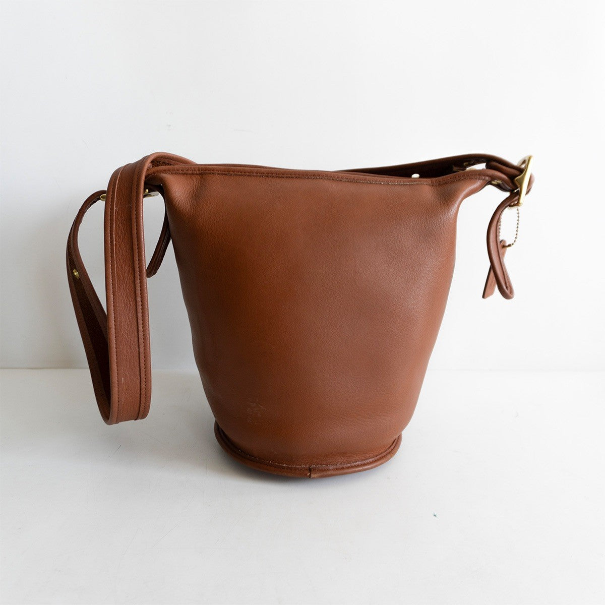 OLD COACH Brown Leather Bucket Shoulder Bag Size ONE SIZE