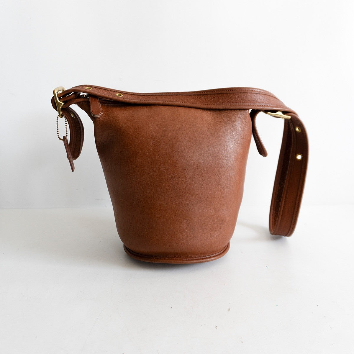 OLD COACH Brown Leather Bucket Shoulder Bag Size ONE SIZE